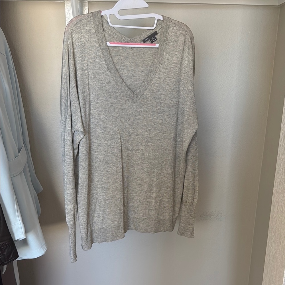 Vince Size L Gray V-Neck Light Sweater